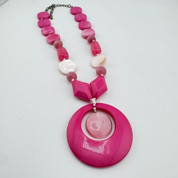 Vintage Bold Pink Statement Necklace Chunky Retro Beaded Pendant Mod Y2K Bright - Picture 9 of 11